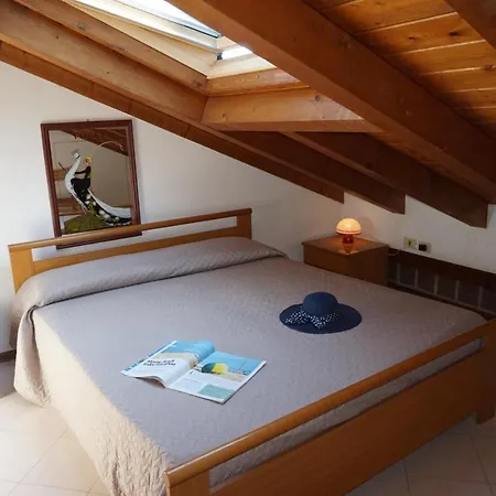 Apartmán Beautiful Attic Near The Centre Of