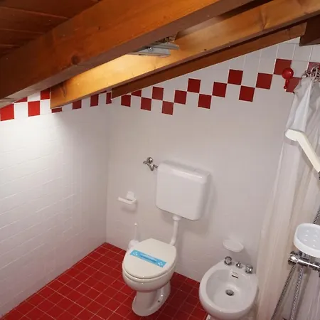 Beautiful Attic Near The Centre Of Apartmán